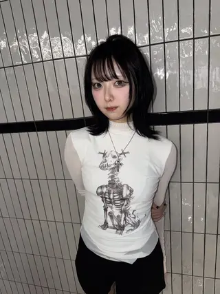 ミディアム PELE/ハイトーン /初田芽以のヘアスタイル