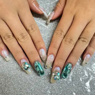 ネイル VIERU 🌈🎀💖のネイルデザイン