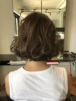 ショート カラー パーマ 森山 陽菜のヘアスタイル