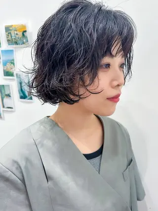 ショート パーマ オカダミチヨシ 波巻きフレンチパーマのヘアスタイル