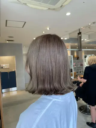 セミロング カラー 艶ハイトーン👑♡ NATSUKIのヘアスタイル