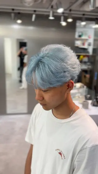 カラー メンズ ハイトーン/デザイン カラー／悠斗のヘアスタイル