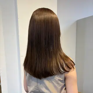 ロング カラー mina / 透明感ベージュカラーのヘアスタイル