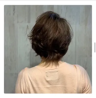 カラー 矢代 彩華のヘアスタイル