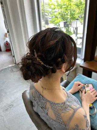 セミロング ヘアアレンジ 🦄HITOMI 🦄MEMEのマツエク・マツパデザイン