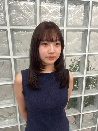 セミロング ハイトーンカラー 優海のヘアスタイル