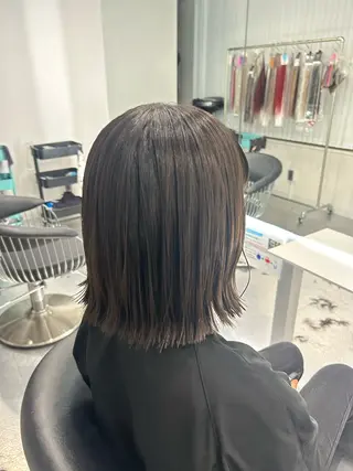 ショート あやめ🪽 オリーブ/ハイトーンのヘアスタイル