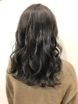 ミディアム カラー 石田 優菜のヘアスタイル