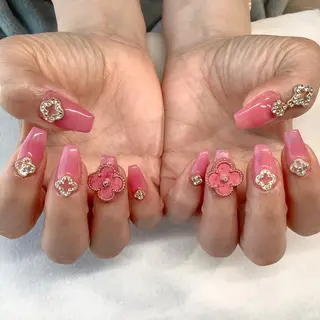 ネイル 💎🐰 saki. m 🐰💎のネイルデザイン