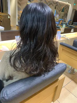 セミロング パーマ ハイトーンカラー🩵 耳ツボジュエリー👂のその他イメージ