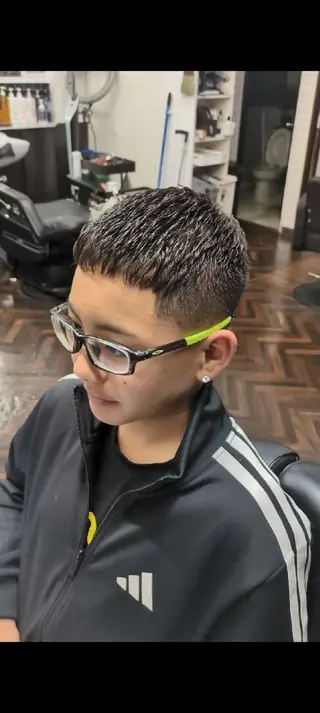 メンズ B.B Cam's 西原店所属・金城 宏宜のヘアスタイル