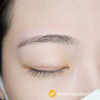 アイブロウ Room beautysalon所属・Room   〔 YUI 〕のマツエク・マツパデザイン