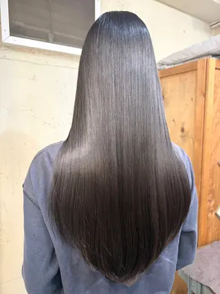 ロング CREDGARDEN 吉祥寺所属・ツヤ髪 透明感カラー ゆいなのヘアスタイル