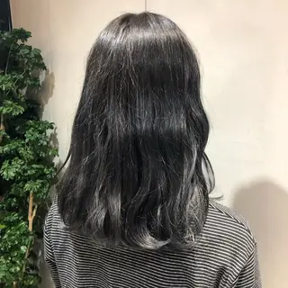 ミディアム カラー 荒木 依莉亜のヘアスタイル