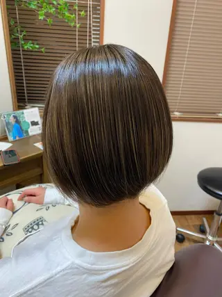 ショート カラー 石毛 ひかるのヘアスタイル