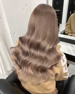 ロング ブリーチなしカラー ダブルカラーエクステのヘアスタイル