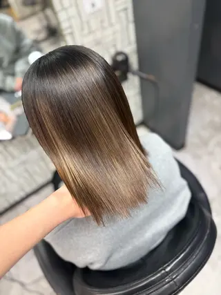 セミロング arose久留米所属・山中 莉乃のヘアスタイル