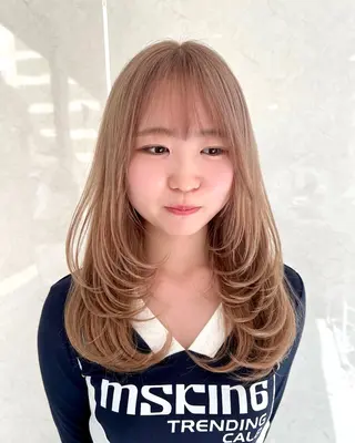 セミロング カラー ヘアアレンジ 顔まわりカット の達人のヘアスタイル