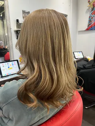 ミディアム カラー 駅チカ【ali'i】 アリイ花崎友美☘のヘアスタイル