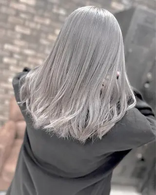 セミロング 🔷ブリーチバレイヤ ージュ🔷飯野達也のヘアスタイル