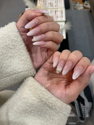 ネイル MQueen ネイルサロンマルのネイルデザイン