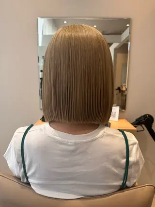 ミディアム Eleanor spa&treatment 札幌店内にあるシェアサロン【WHITE】所属・シルクハイトーン / 髪質改善🦋MIKUのヘアスタイル