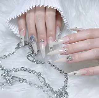 ネイル RAFFINE 月🦋🩵のネイルデザイン