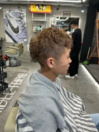 ショート カラー パーマ ヘアアレンジ メンズ 藤田 希羅のヘアスタイル