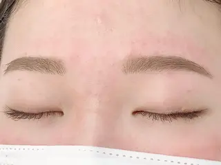 アイブロウ BellFlower Aki（眉・まつげ）のマツエク・マツパデザイン