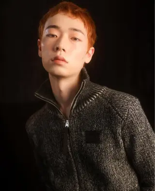 カラー ユン チェウォン NEROのヘアスタイル