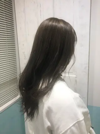 ロング 伊東 彩花のヘアスタイル