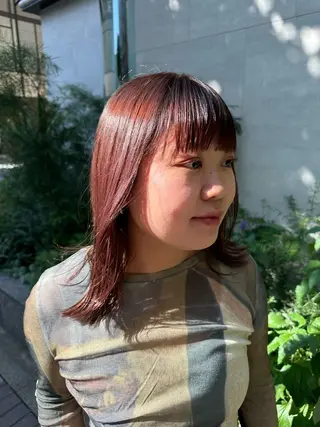 ミディアム カラー タイトボブ個性派カラ ーAKANEのヘアスタイル