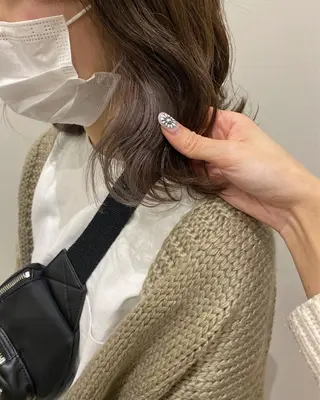 ミディアム カラー 石田 優菜のヘアスタイル