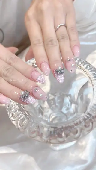 ネイル 𝘙𝘪𝘰𝘯𝘢 ...🕯🤍のネイルデザイン