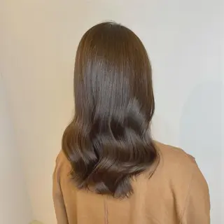 セミロング カラー SALOWIN 表参道所属・シンカ 表参道のヘアスタイル