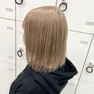 ミディアム レイヤーカット✂︎ ハイトーン🧋ひろむのヘアスタイル
