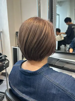 ショート カラー ﾚｲﾔｰ/ﾊｲﾄｰﾝ WAKANAのヘアスタイル