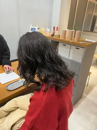 セミロング パーマ エマ ピボット 中川店所属・富原崇太/切りっぱな しボブ/透明感カラーのヘアスタイル