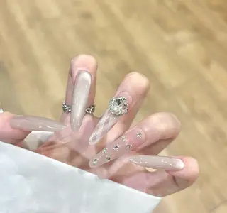 ネイル 高木 維麗絲のネイルデザイン