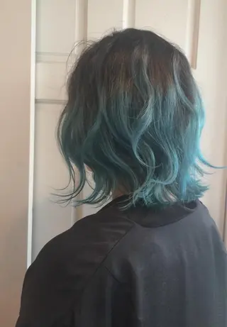 ミディアム カラー ホワイト&レイヤーカ ットエクステ長畠俊輔のヘアスタイル