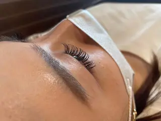 マツエク・マツパ 桑田 新菜のヘアスタイル