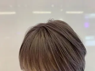 ショート カラー ハッシュカット/ハイ トーン/MANAMIのヘアスタイル