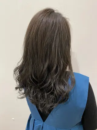 ロング カラー 石田 優菜のヘアスタイル