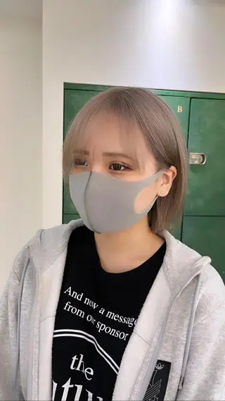 ショート AHNKISM所属・トレンドレイヤー/ 透明感カラーのヘアスタイル