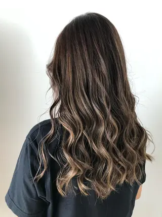 ロング ブリーチ毛矯正.髪質 改善.髪にドラマをのヘアスタイル