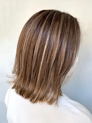 ミディアム カラー ハイライトが 得意なニキです😊のヘアスタイル