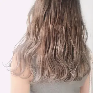 セミロング カラー Rina  のヘアスタイル