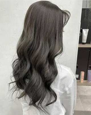 ロング メンズバレイヤージュ 斉藤春のヘアスタイル