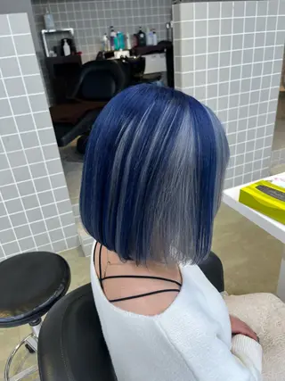 セミロング 寒色＆ブリーチ特化 寒色MiOのヘアスタイル