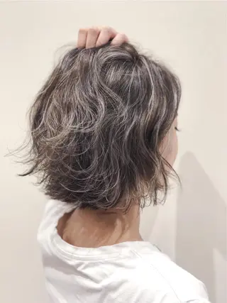 ショート カラー Amour なぐらのヘアスタイル